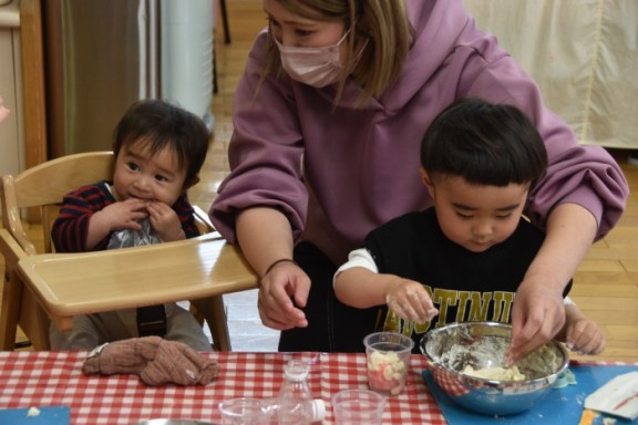 感触遊び★小麦粉★
