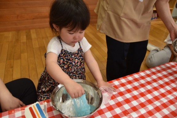 感触遊び～春雨～